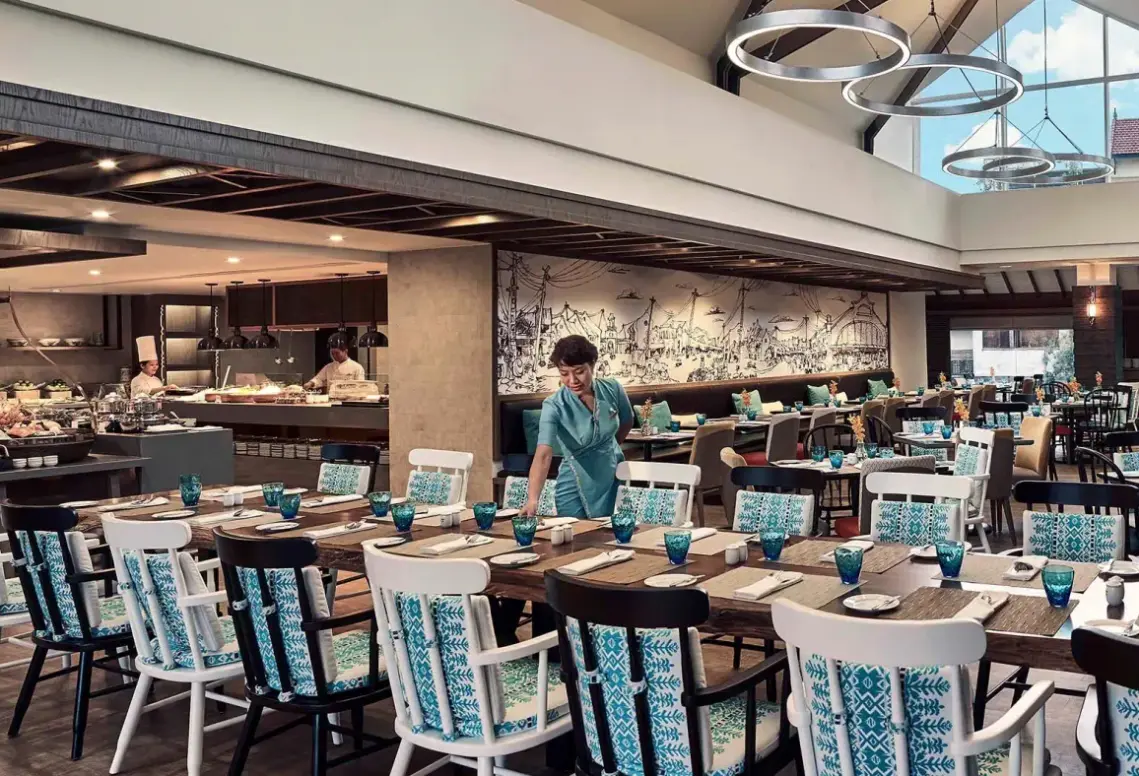 Restauracja i jedzenie w hotelu Pan Pacific Hanoi