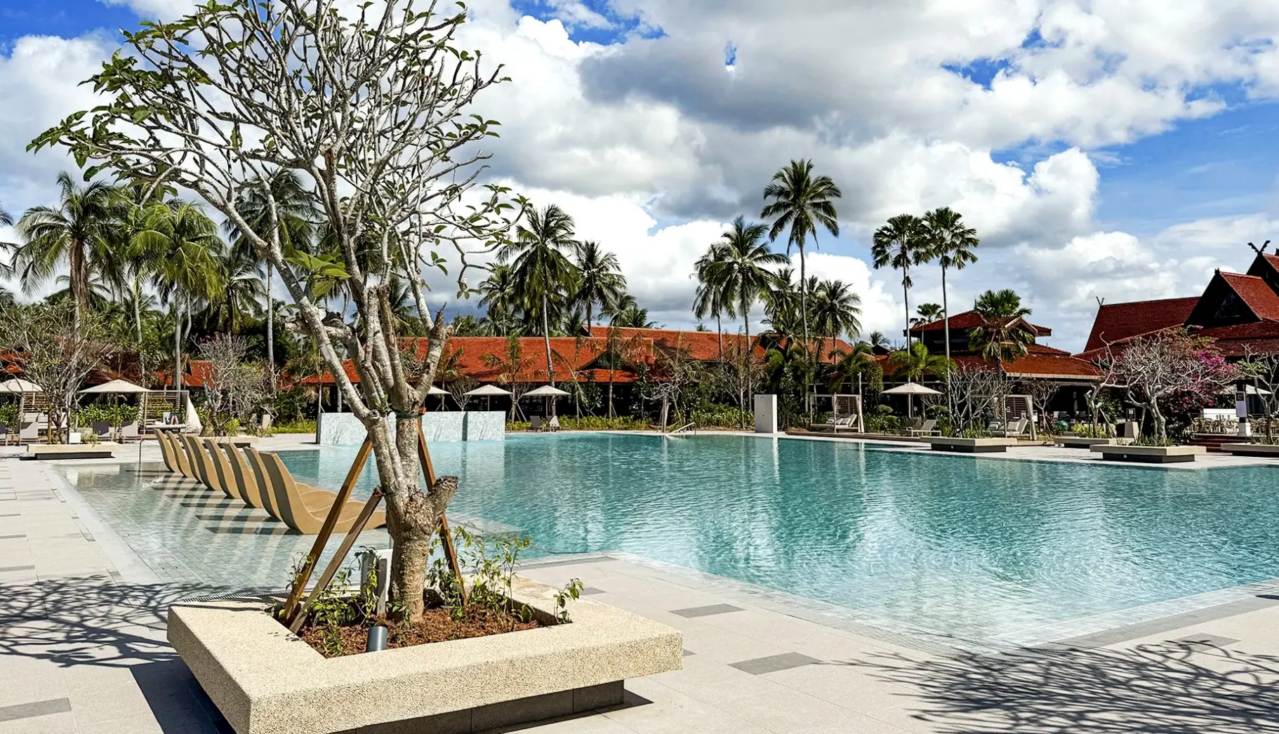 Basen w hotelu Pelangi Beach Resort & SPA Langkawi