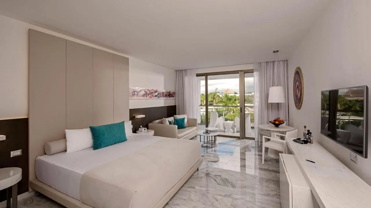 Platinum Yucatán Princess — PLATINUM YUCATÁN PRINCESS