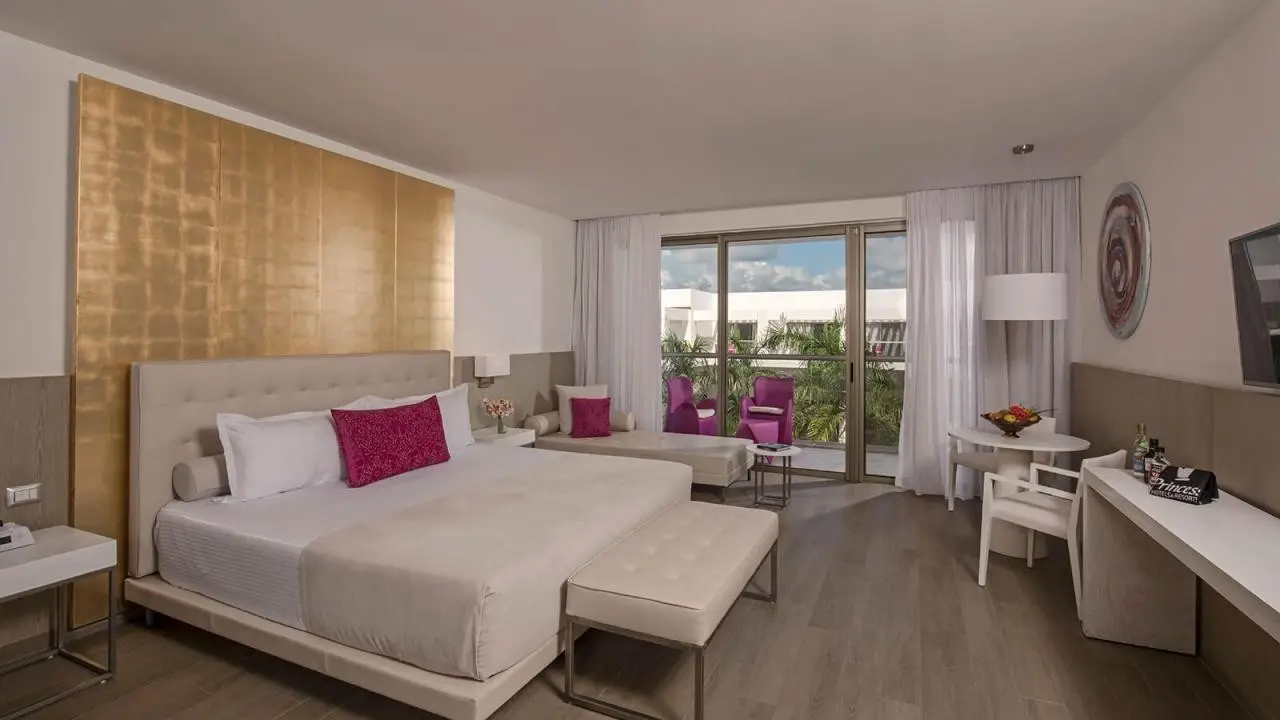 Platinum Yucatán Princess — PLATINUM YUCATÁN PRINCESS