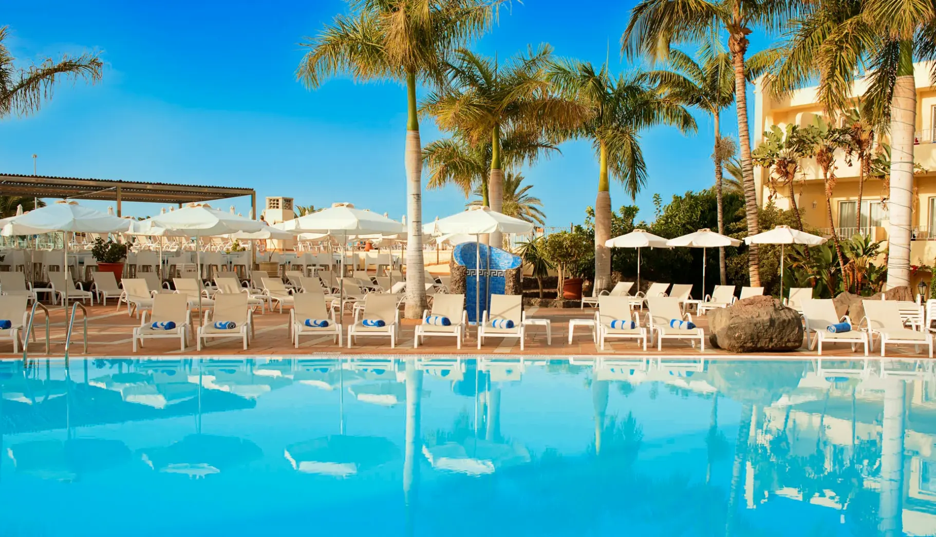 Basen w hotelu R2 Buganvilla Hotel & Spa