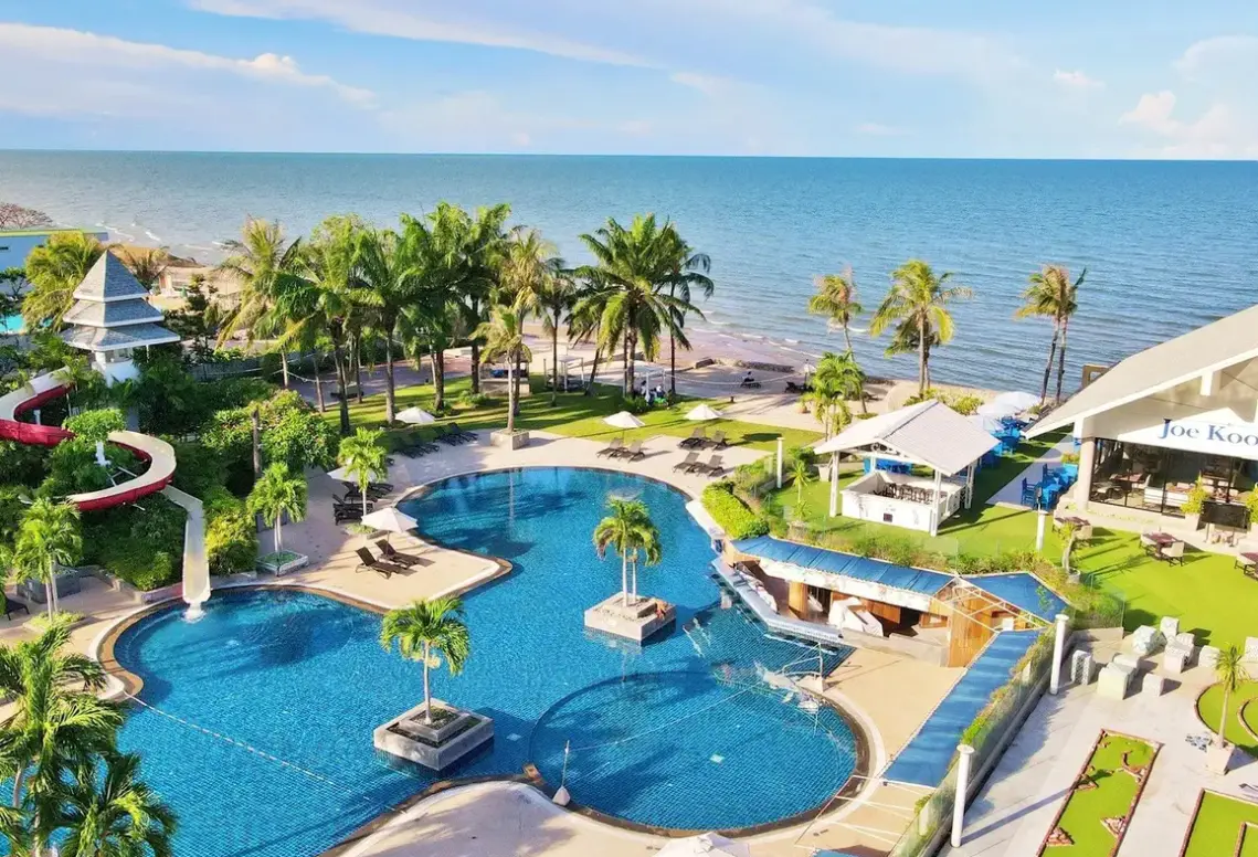 Basen w hotelu Radisson Resort & Spa Hua Hin