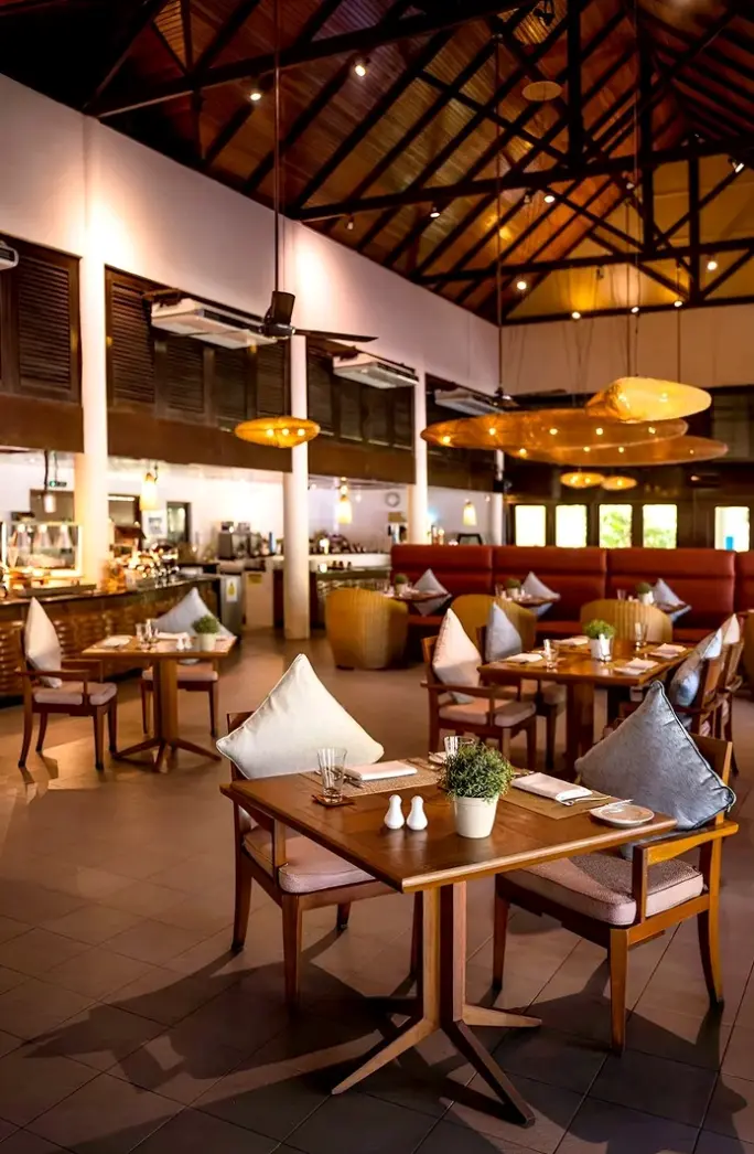 Restauracja i jedzenie w hotelu Rebak Island Resort & Marina Langkawi