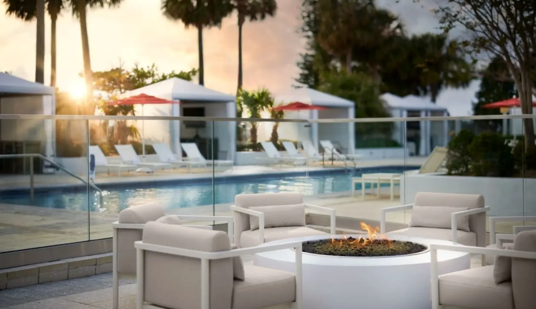 Basen w hotelu Residence Inn by Marriott Miami Beach Surfside