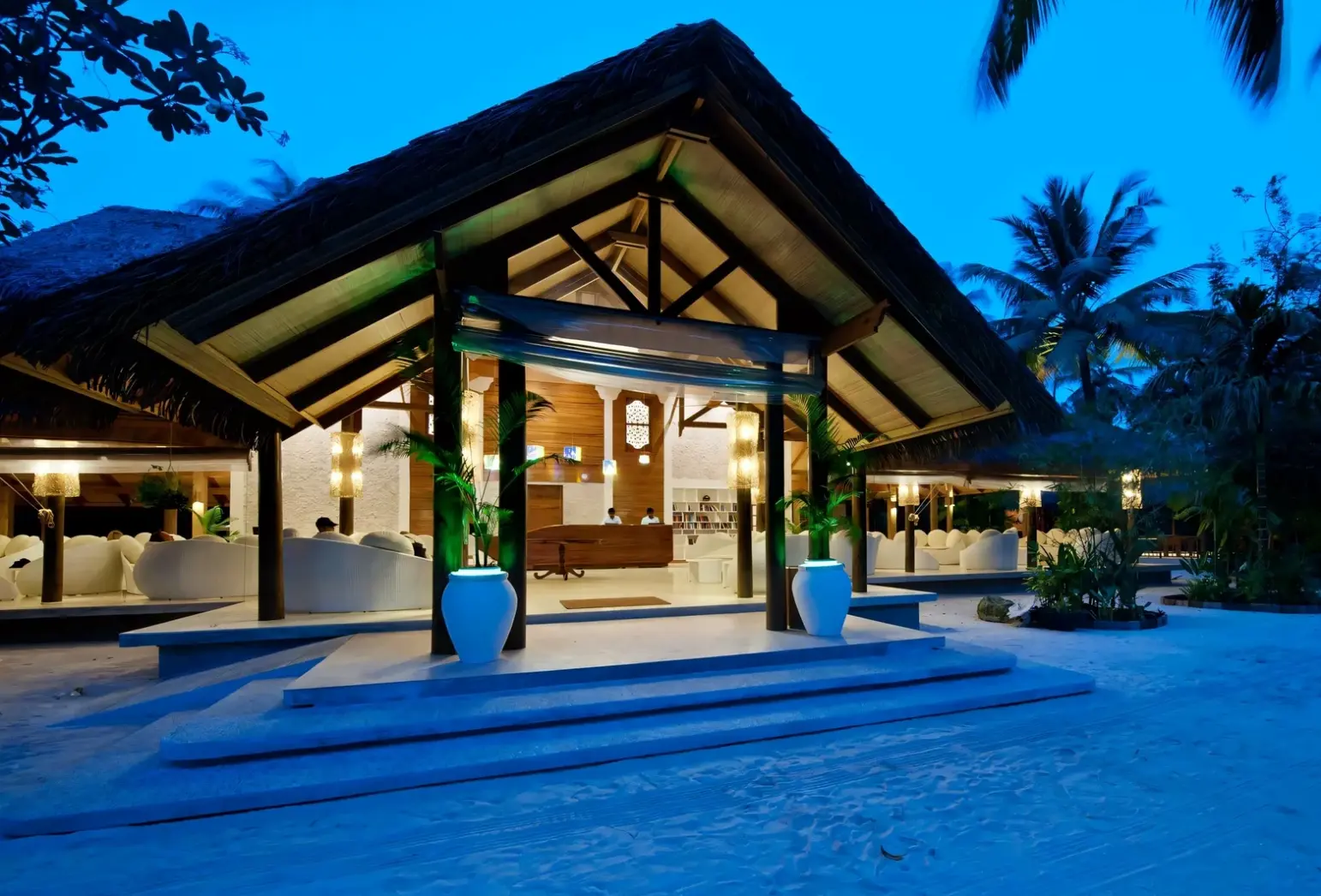 Lobby hotelu Resort Kuramathi Maldives