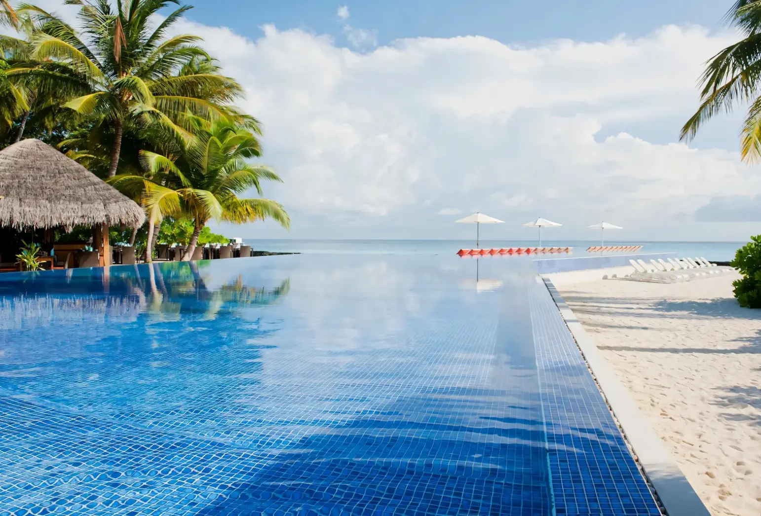 Basen w hotelu Resort Kuramathi Maldives