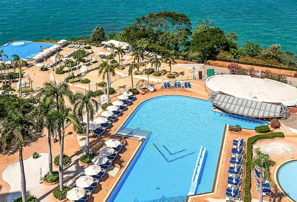 Basen w hotelu Royal Cliff Beach Hotel