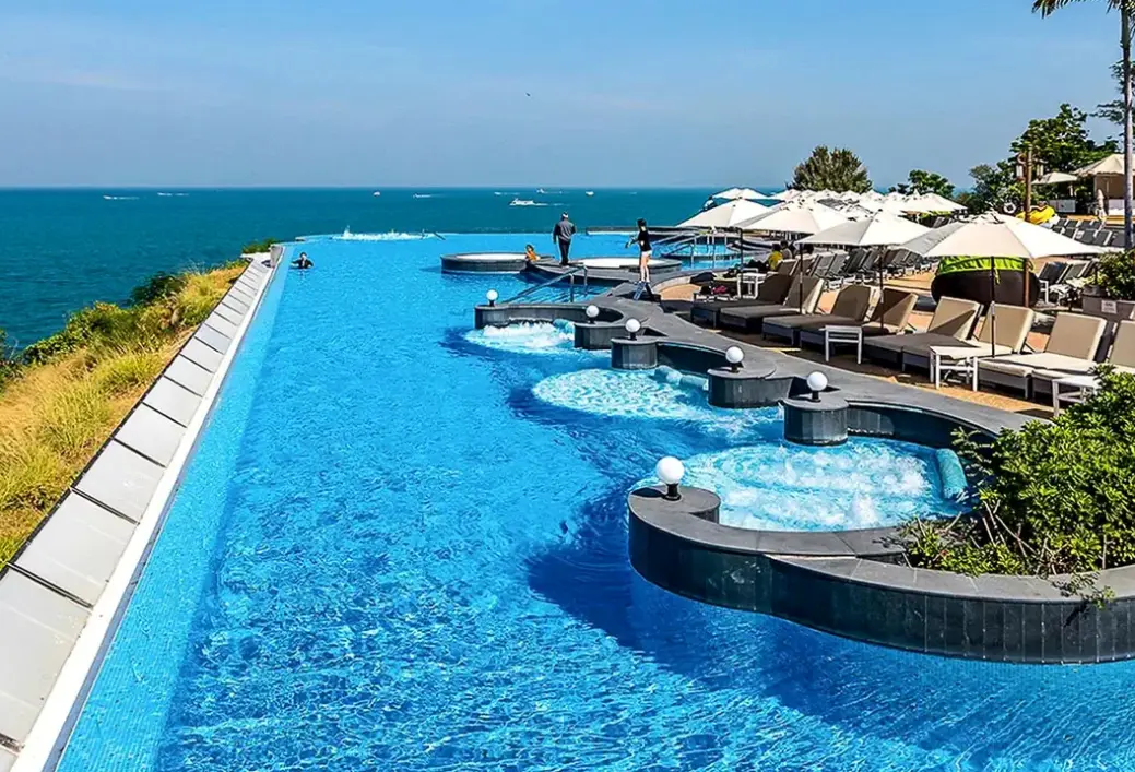 Basen w hotelu Royal Cliff Beach Hotel