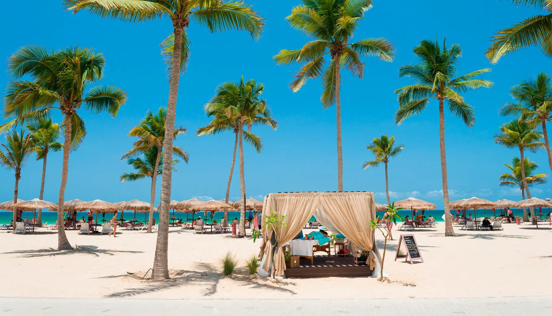 Plaża przy hotelu Salalah Rotana Resort