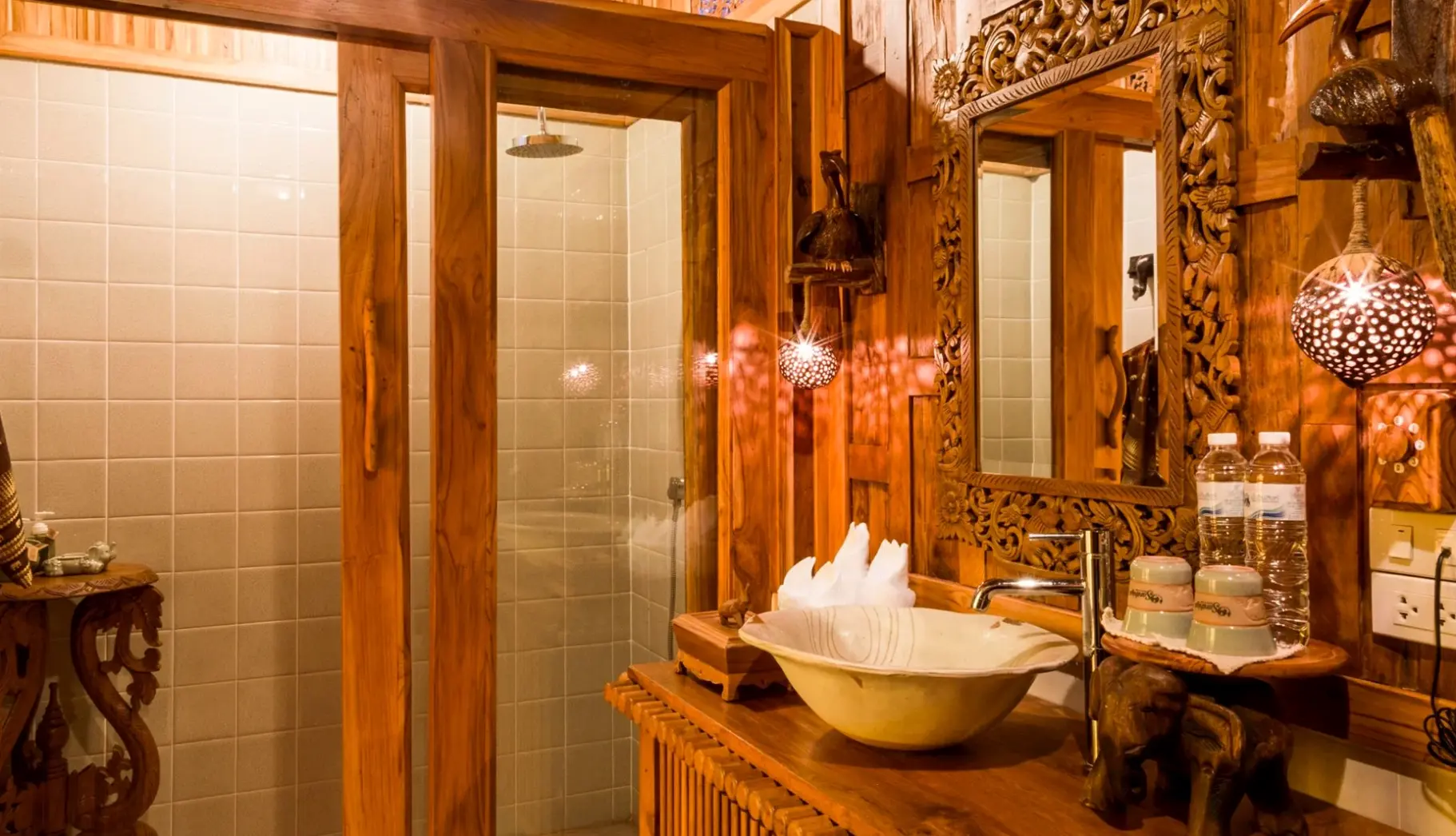 Łazienka w pokoju hotelu Santhiya Phuket Natai Resort & Spa