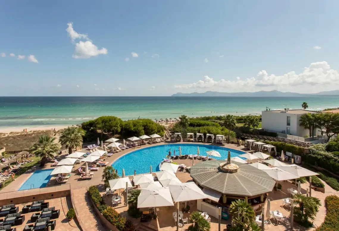 Basen w hotelu Sarena de Muro Resort Mallorca