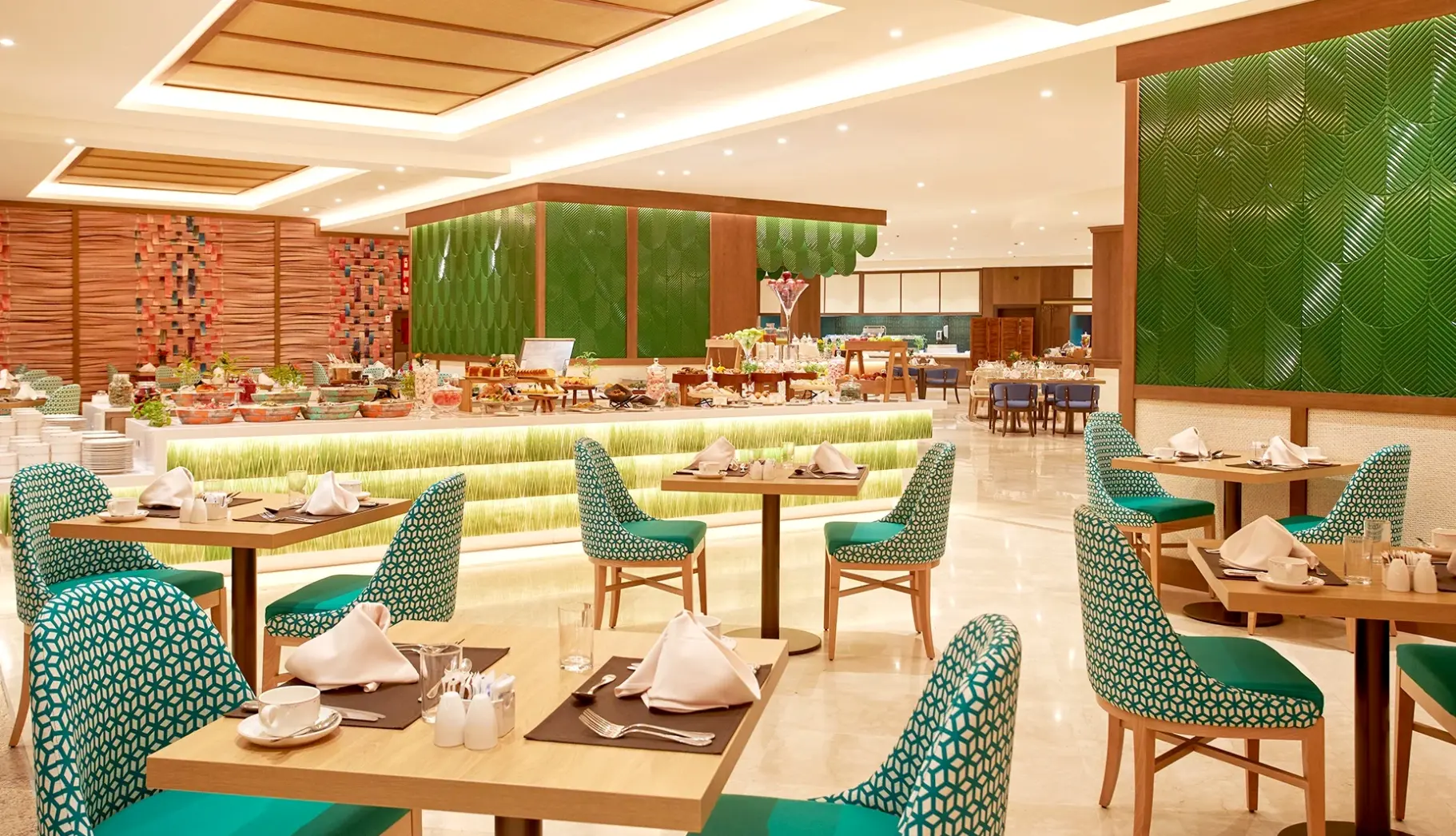 Restauracja i jedzenie w hotelu Secrets Bahía Real Resort & Spa