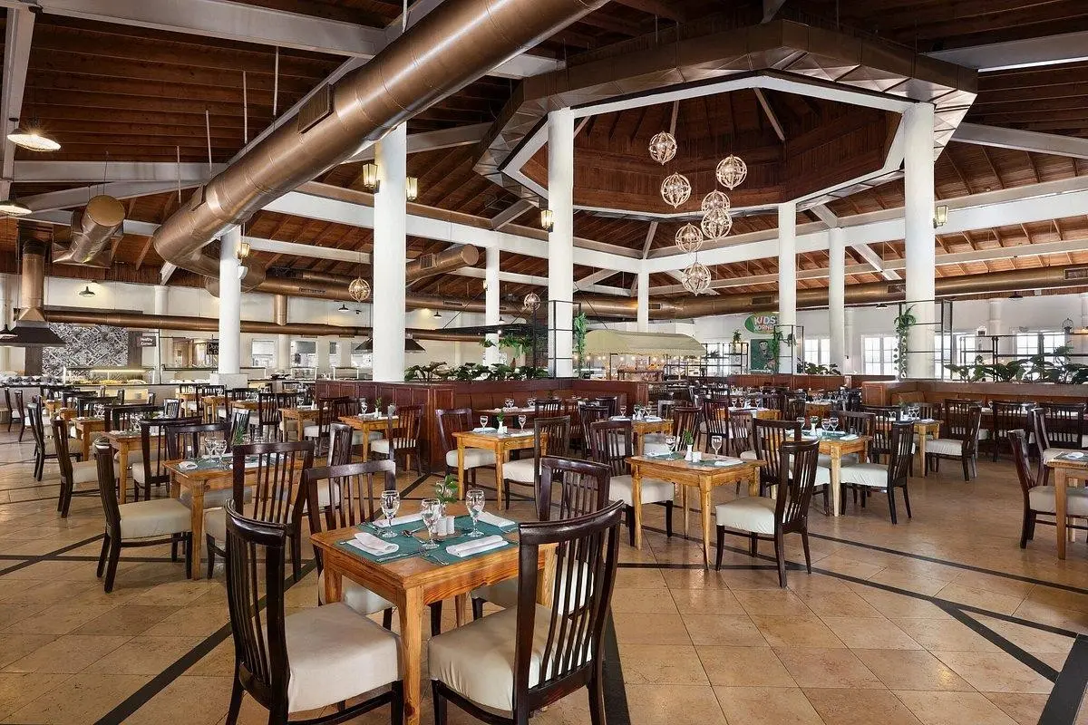 Restauracja i jedzenie w hotelu Sunscape Coco Punta Cana