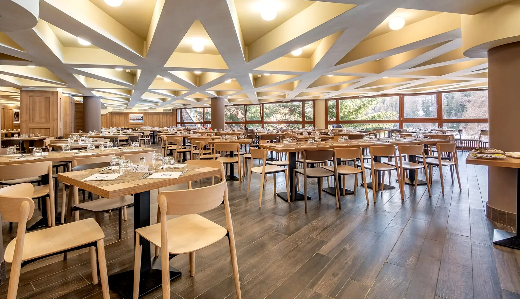 Restauracja i jedzenie w hotelu TH Pila