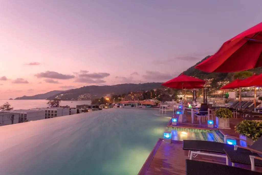 Basen w hotelu The Charm Resort Phuket