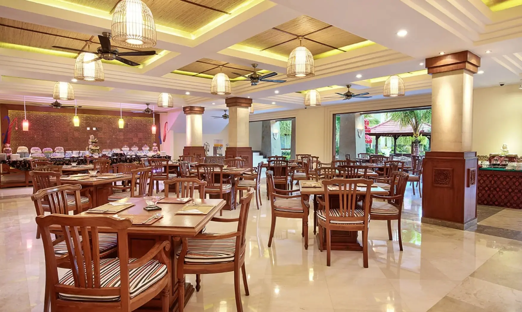 Restauracja i jedzenie w hotelu The Grand Bali Nusa Dua