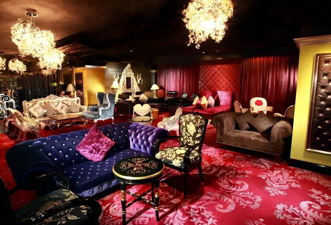 Lobby hotelu The Luxe Manor