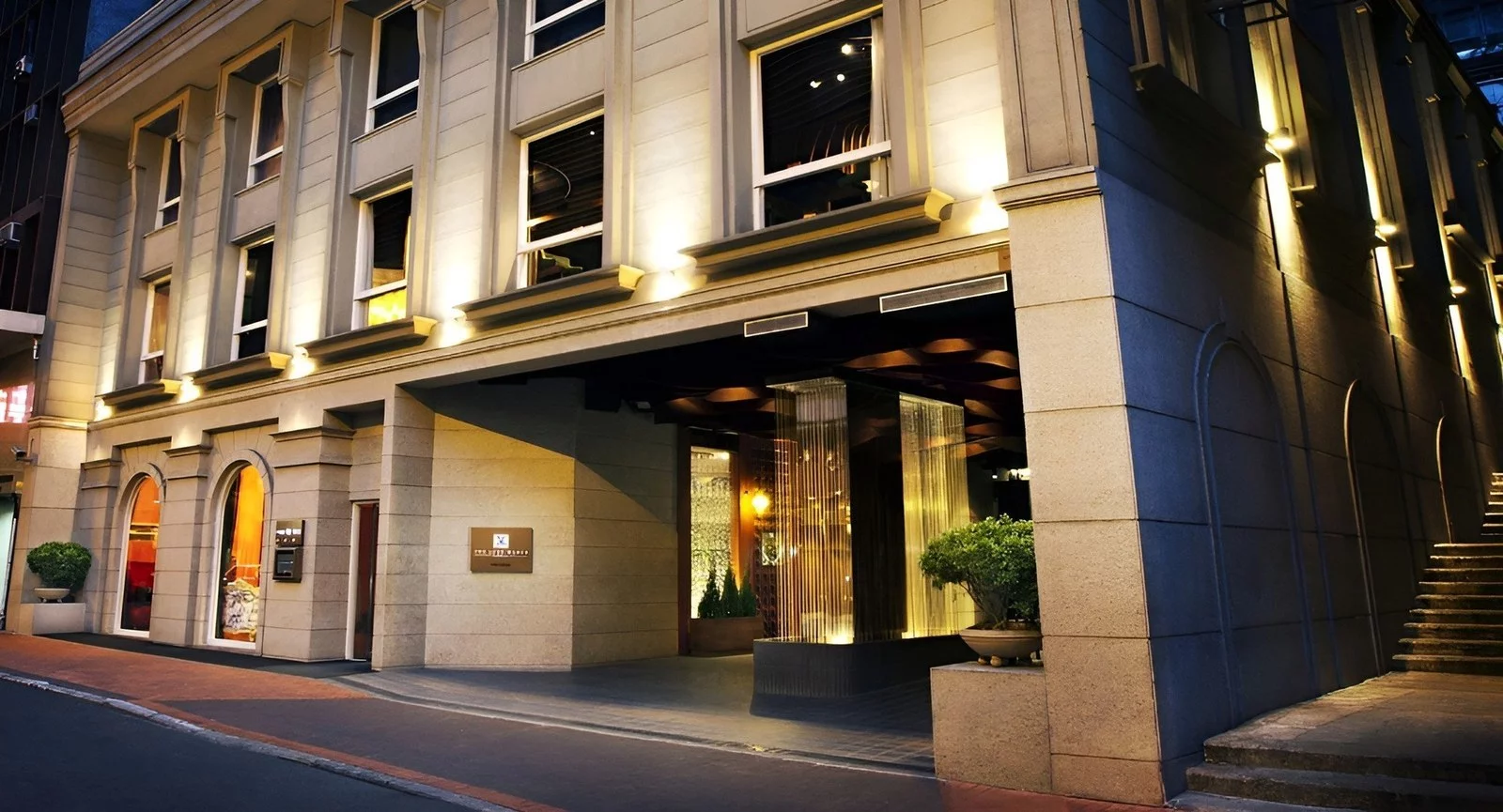 Hotel The Luxe Manor