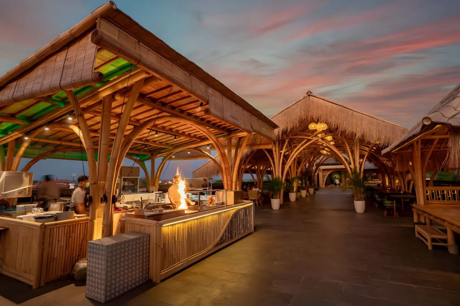 Restauracja i jedzenie w hotelu The Nest Hotel Nusa Dua