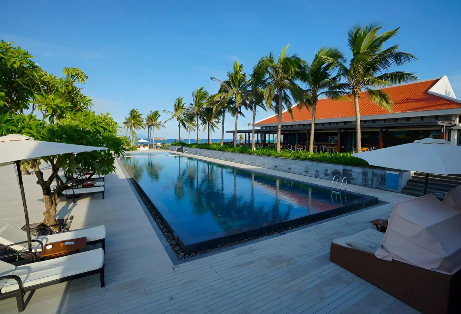 Basen w hotelu The Ocean Villas