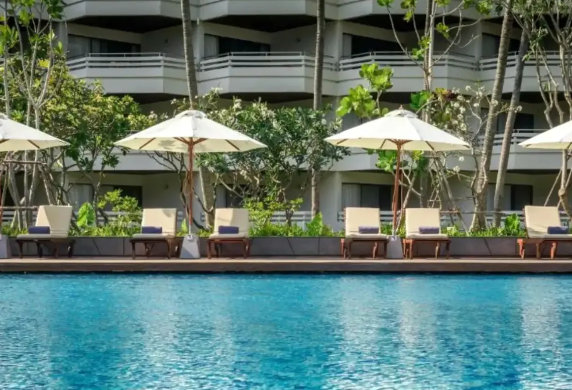 Basen w hotelu The Regent Cha Am Beach Resort