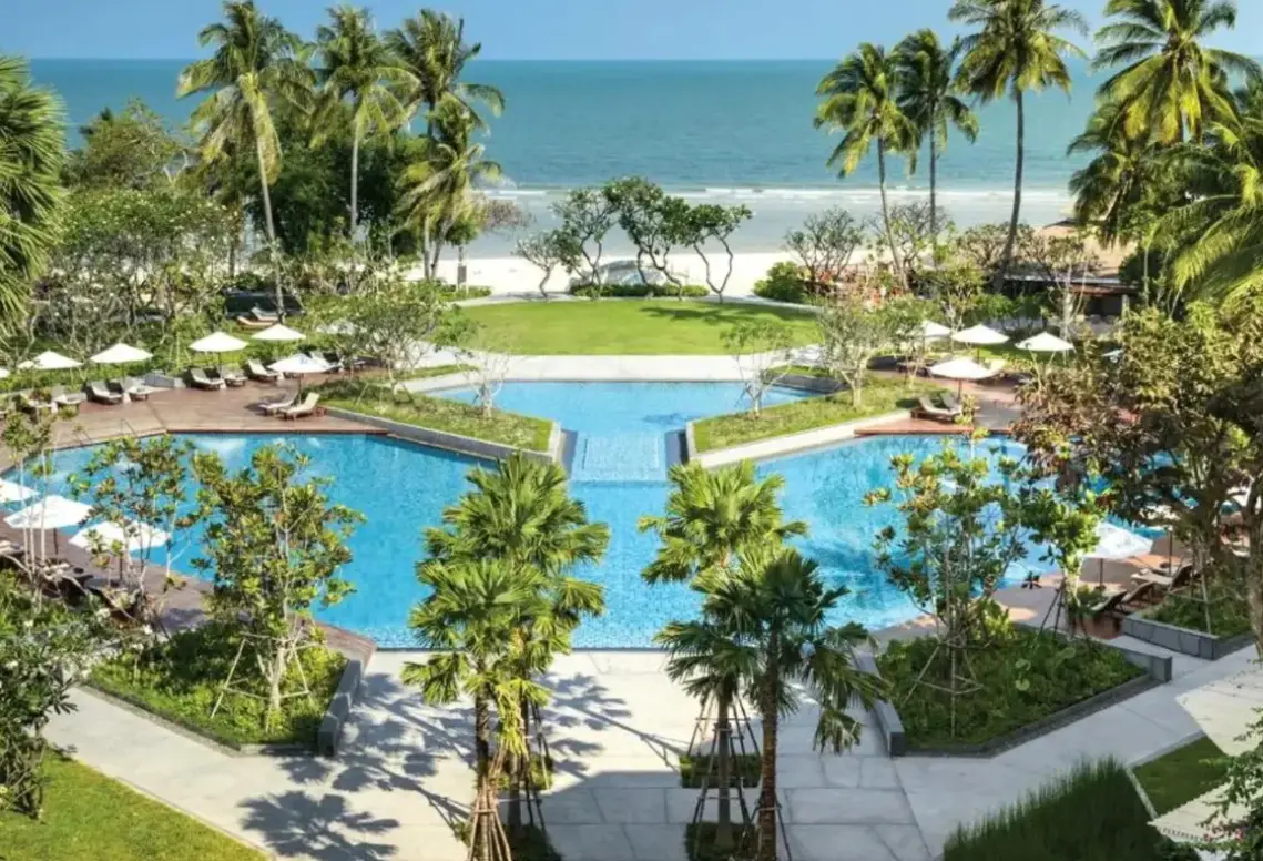 Basen w hotelu The Regent Cha Am Beach Resort