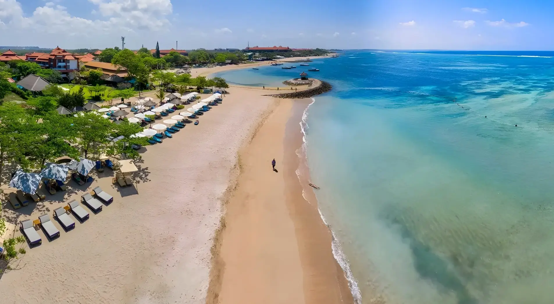 Plaża przy hotelu The Sakala Resort Bali