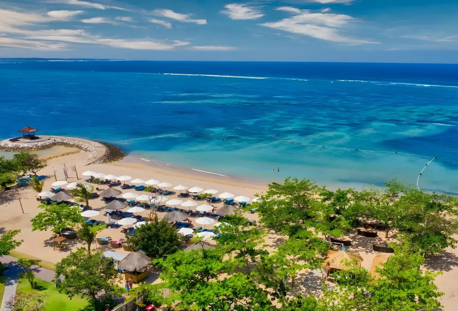 Plaża przy hotelu The Sakala Resort Bali
