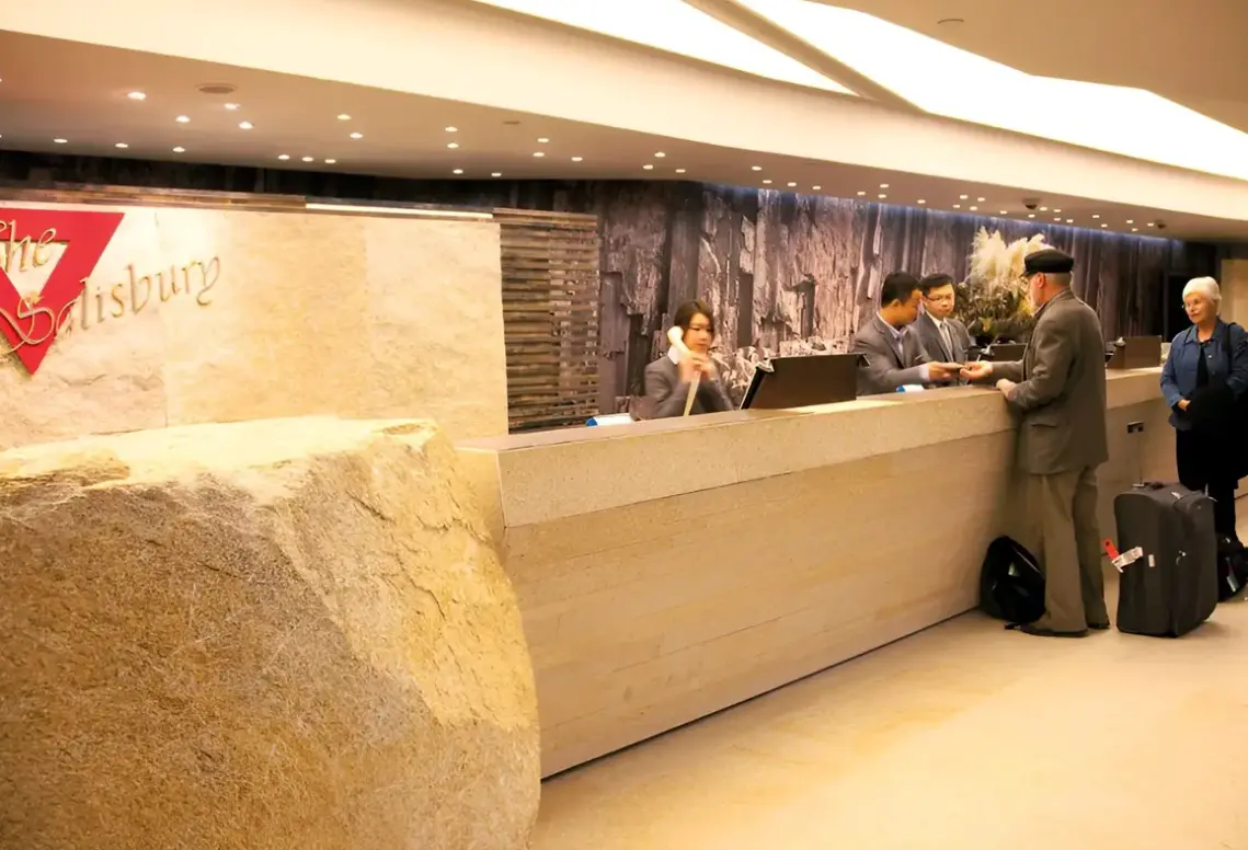 Lobby hotelu The Salisbury - Ymca of Hong Kong
