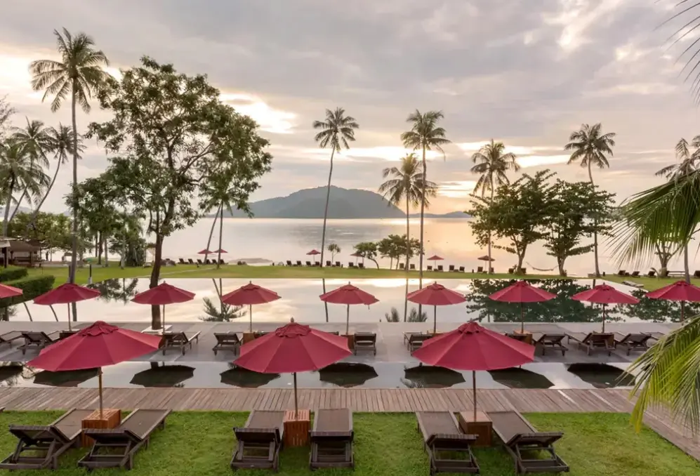 Basen w hotelu The Vijitt Resort Phuket