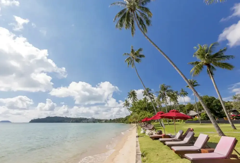Plaża przy hotelu The Vijitt Resort Phuket