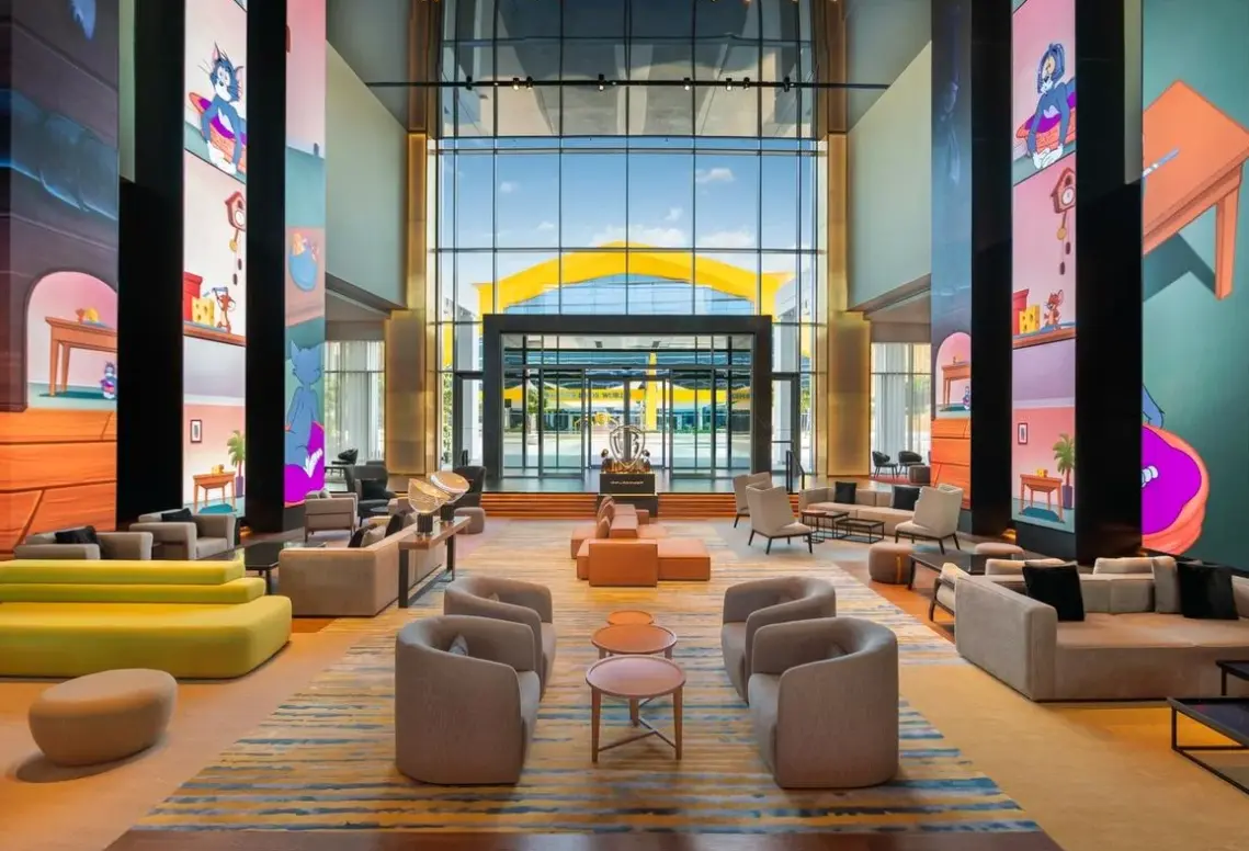 Lobby hotelu The WB Abu Dhabi, Curio Collection by Hilton