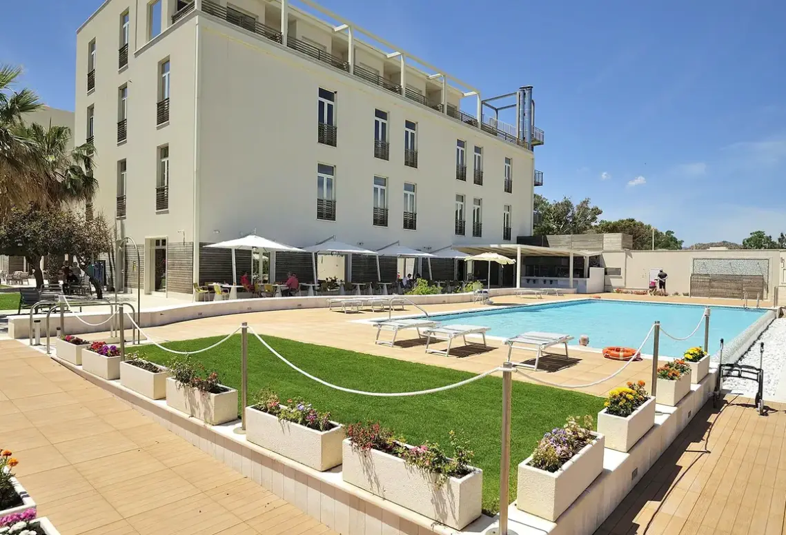 Basen w hotelu Torre Salinas