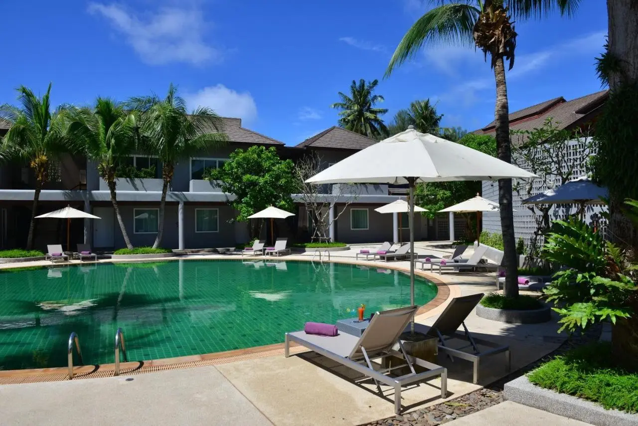 Basen w hotelu Twin Lotus Resort & Spa Koh Lanta