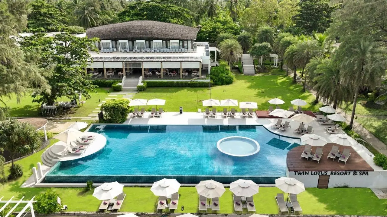 Basen w hotelu Twin Lotus Resort & Spa Koh Lanta