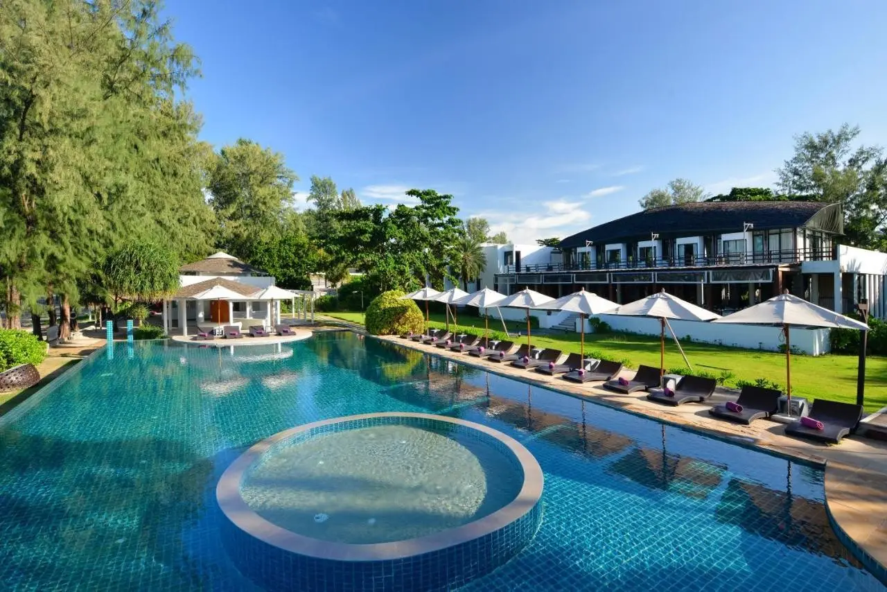 Basen w hotelu Twin Lotus Resort & Spa Koh Lanta