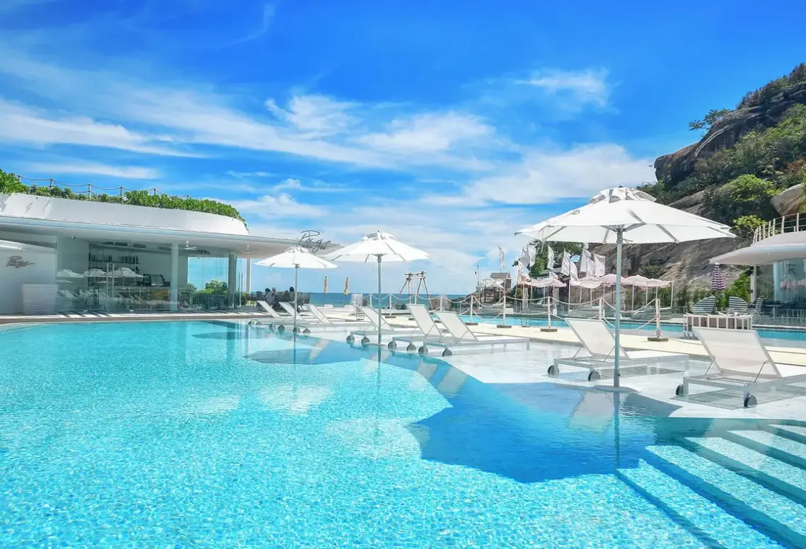 Basen w hotelu Verso Hua Hin
