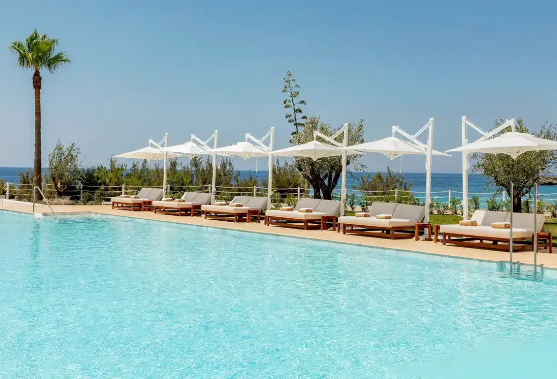 Basen w hotelu Villa le Blanc Gran Meliá