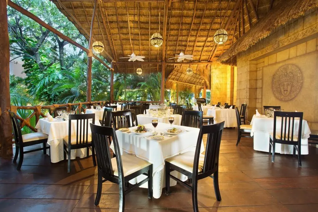 Restauracja i jedzenie w hotelu Viva Azteca by Wyndham