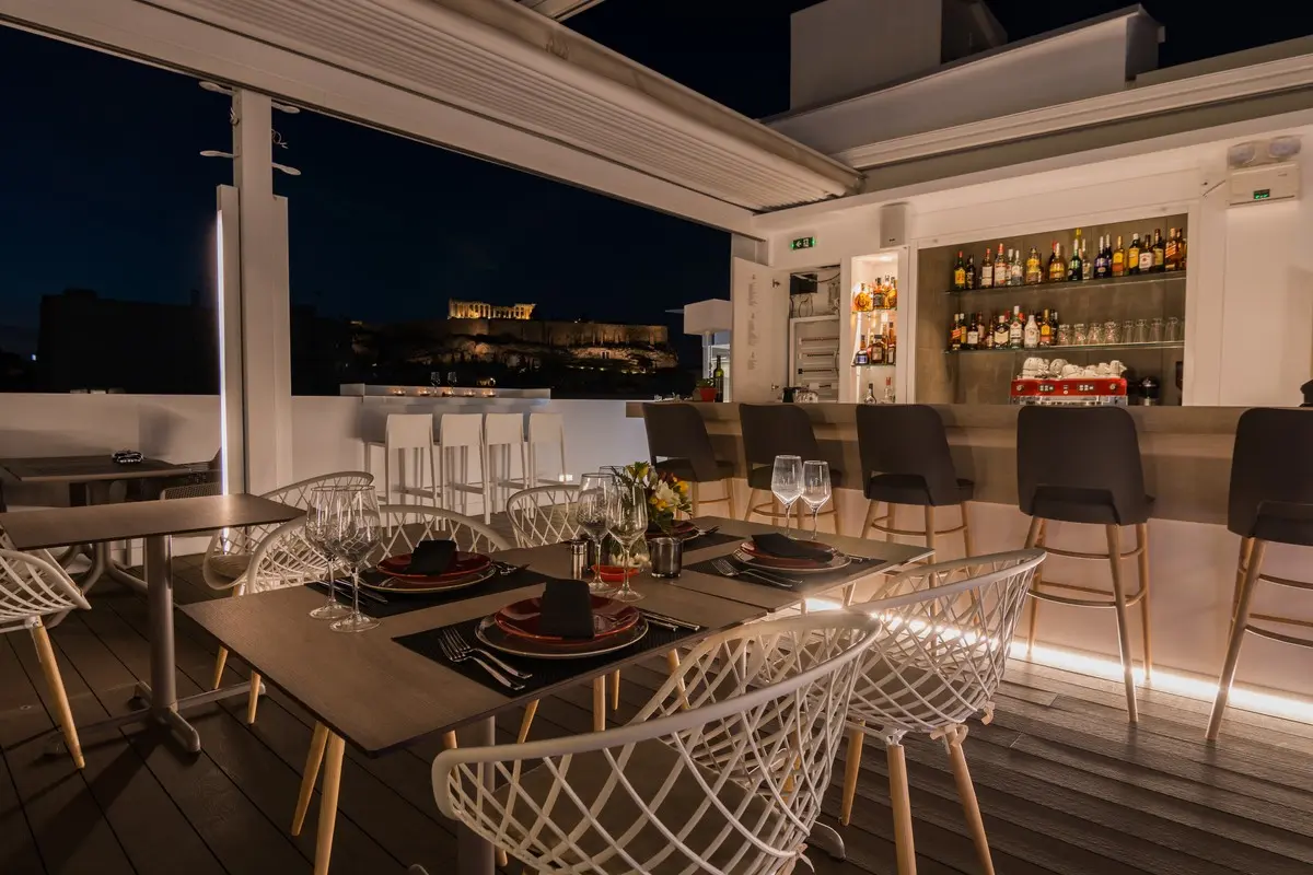 Widok z hotelu Acropolis Select