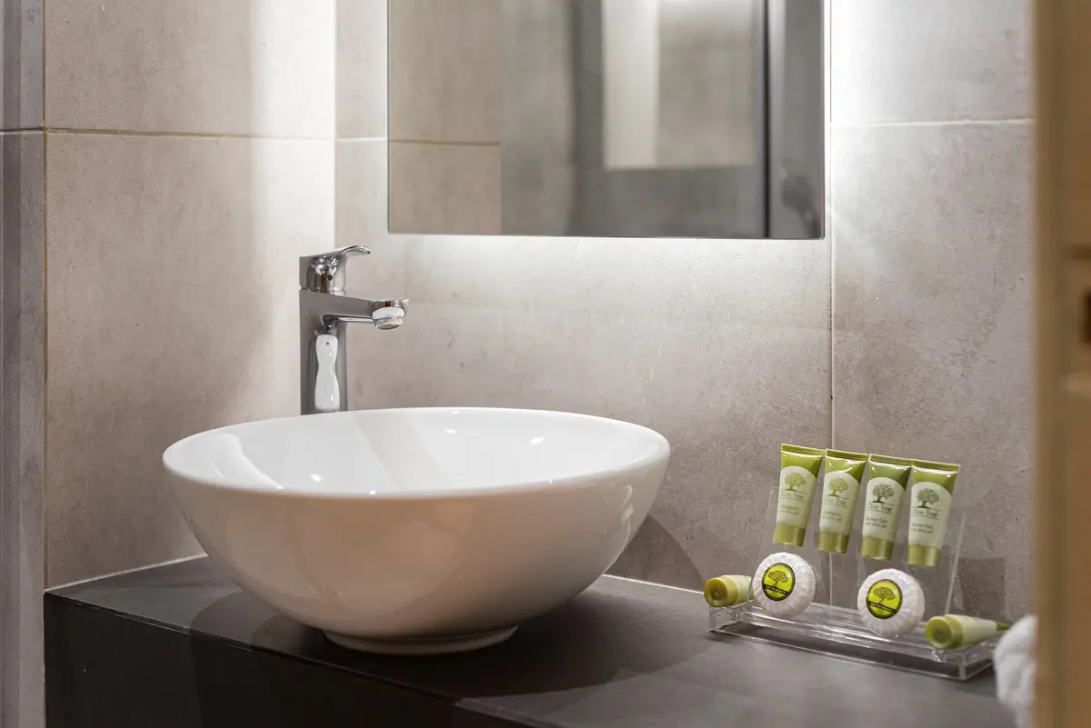 Łazienka w pokoju hotelu Acropolis Select