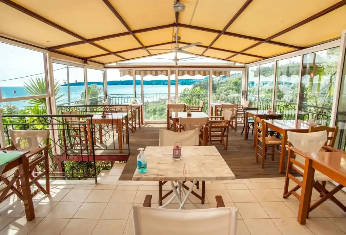 Restauracja i jedzenie w hotelu Agios Gerasimos Studios