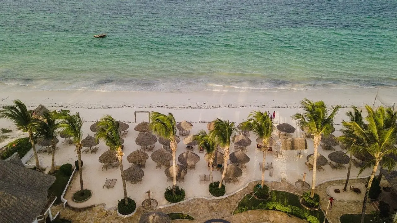 Plaża przy hotelu Ahg Waridi Beach