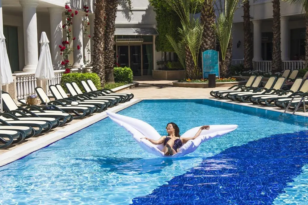 Alba Queen — ALBA QUEEN