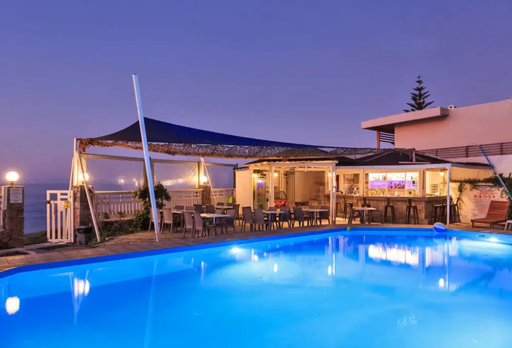 Basen w hotelu Almare Beach Hotel