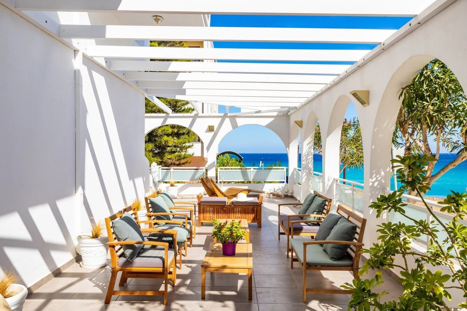Hotel Alos Suites