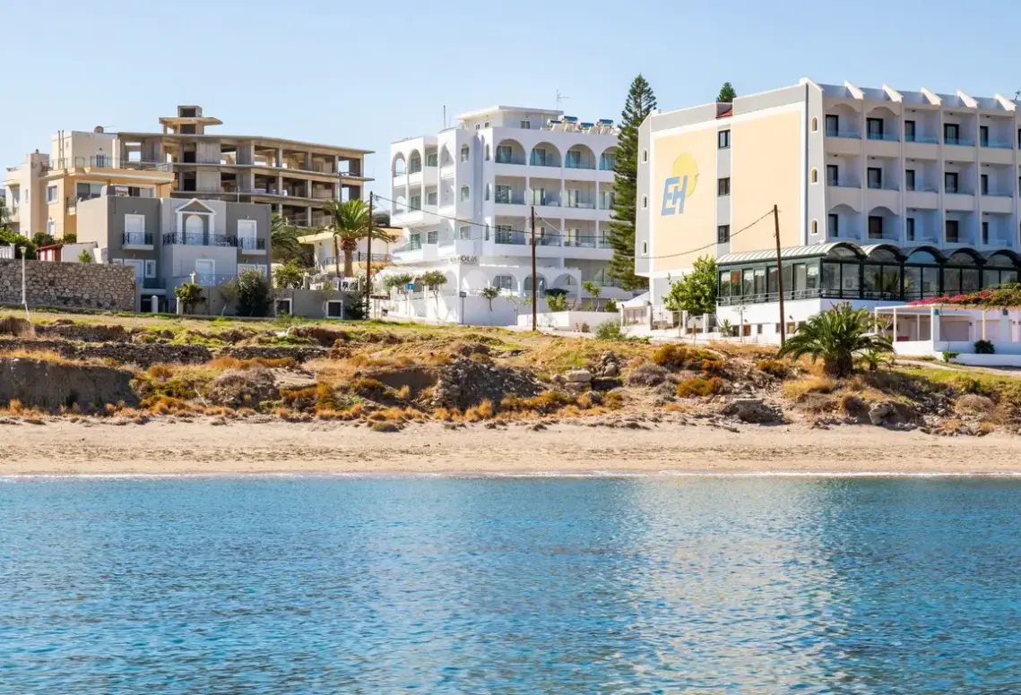 Plaża przy hotelu Alos Suites