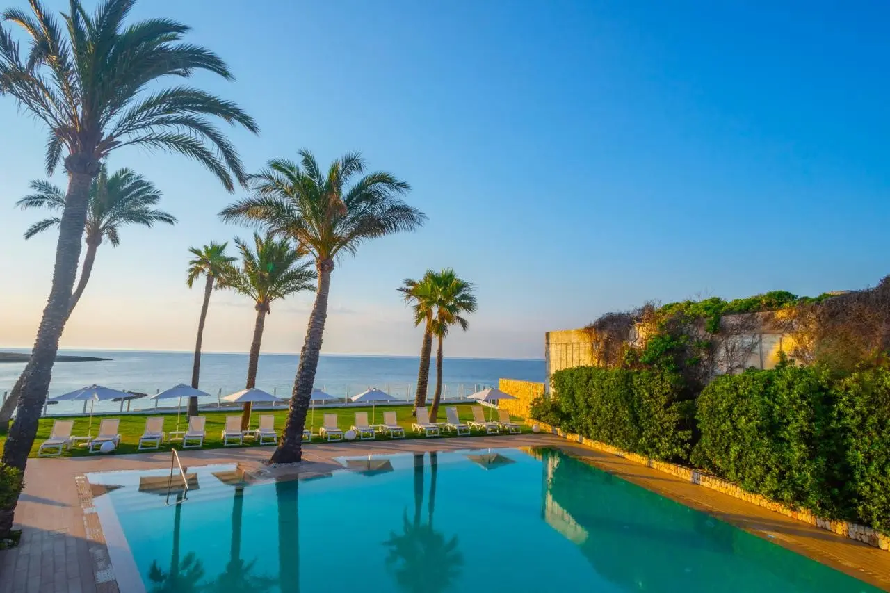 Basen w hotelu Aluasoul Menorca