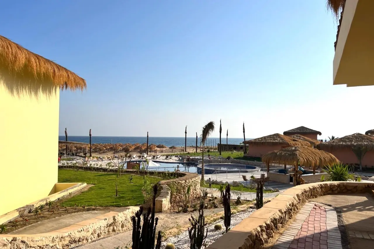 Basen w hotelu Amarina Jannah Resort & Aquapark