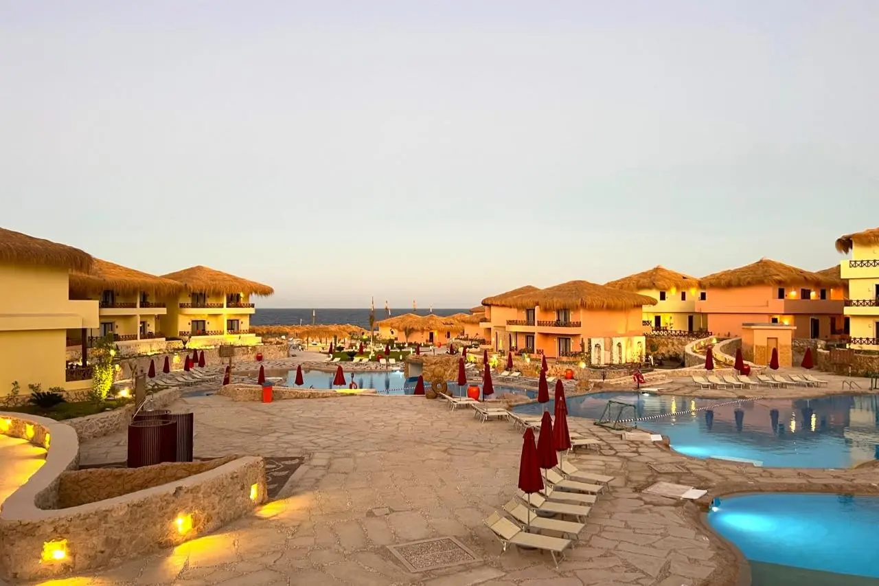 Basen w hotelu Amarina Jannah Resort & Aquapark